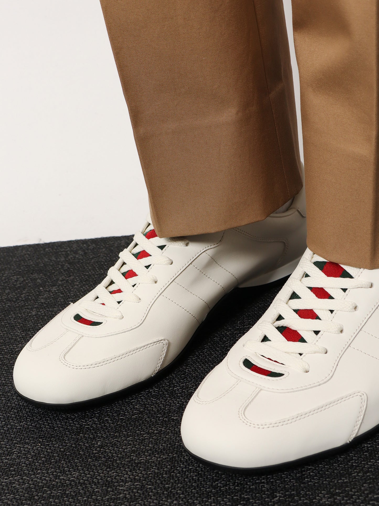 Gucci Shift leather sneakers