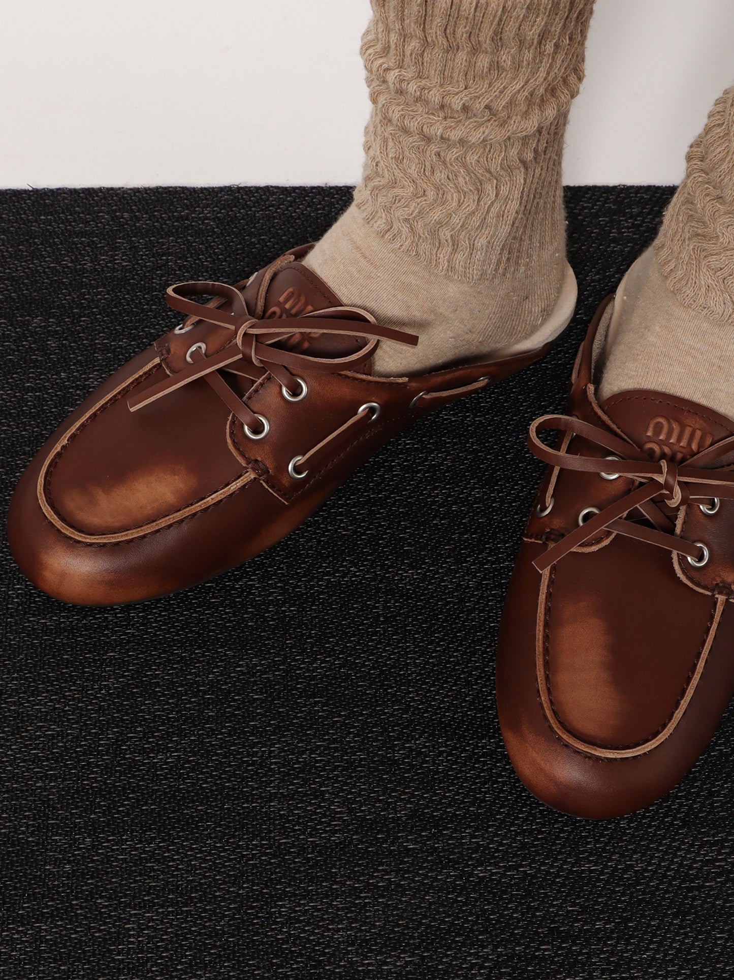 Délavé suede sabot