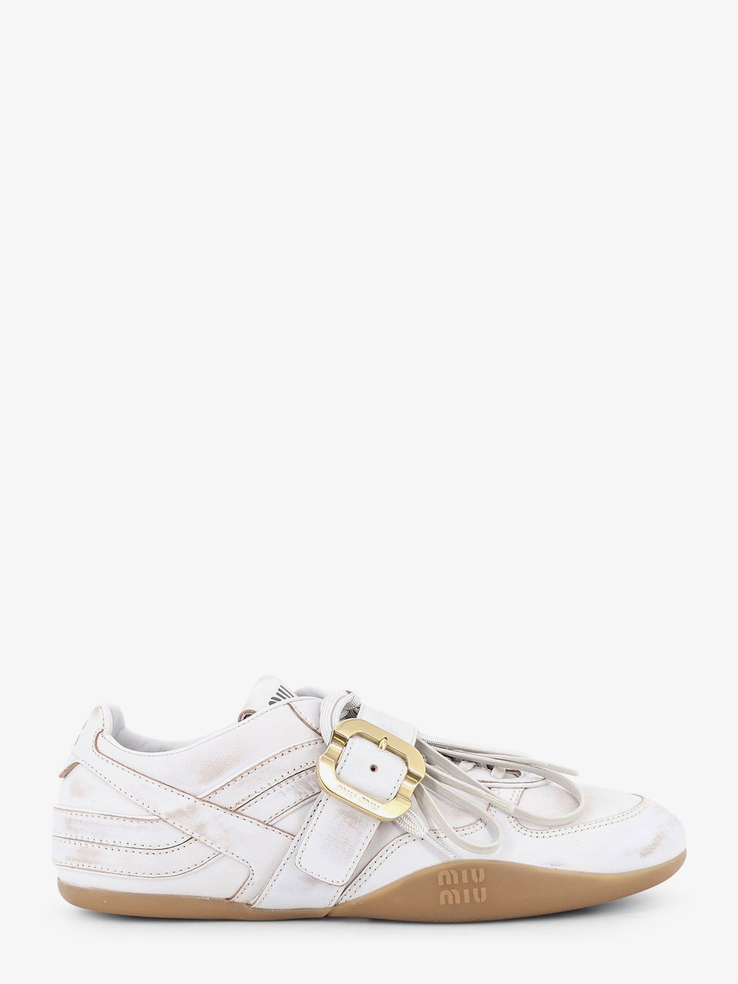 Sneakers in pelle effetto used con dettaglio fibbia in metallo