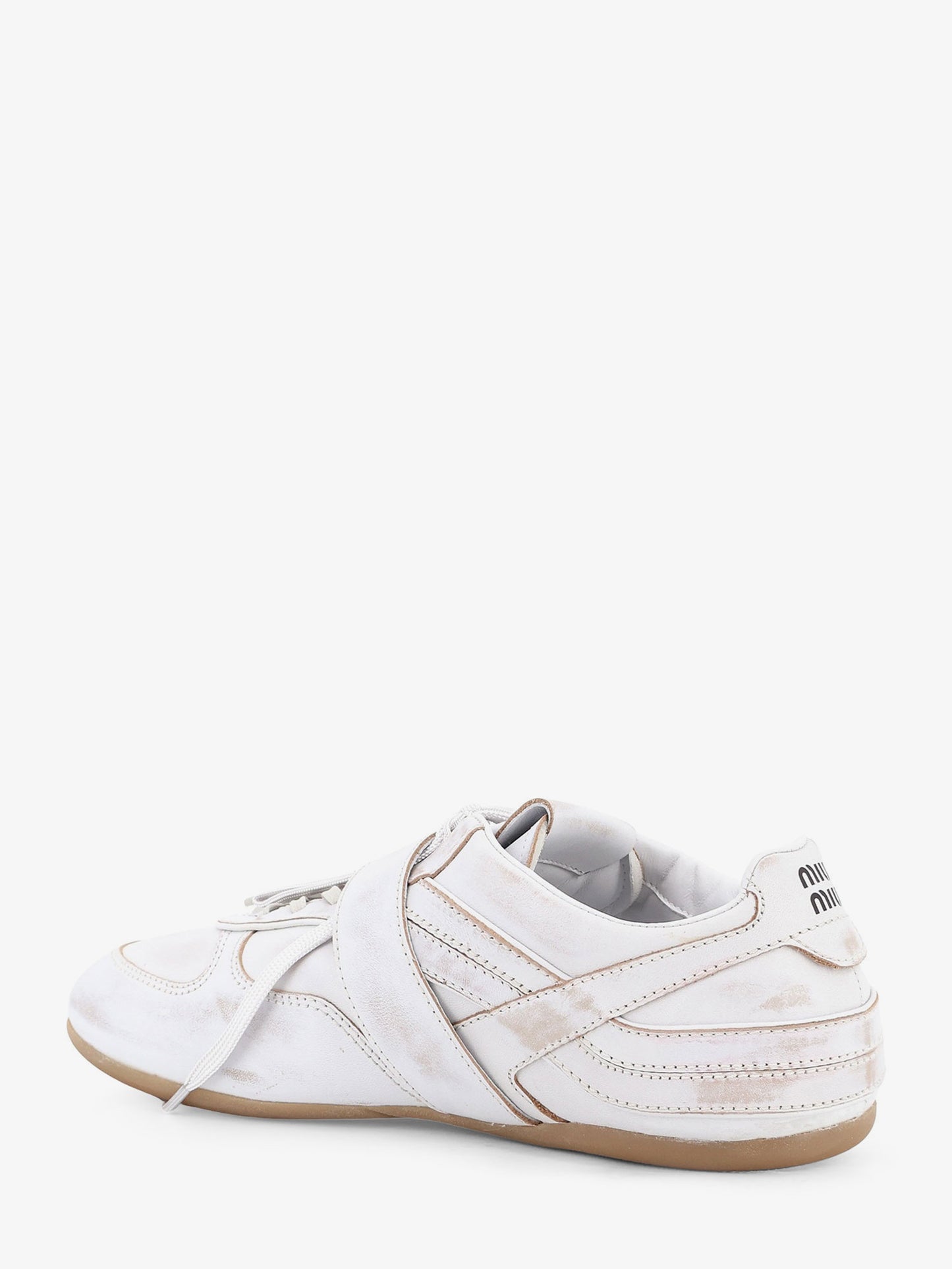 Sneakers in pelle effetto used con dettaglio fibbia in metallo