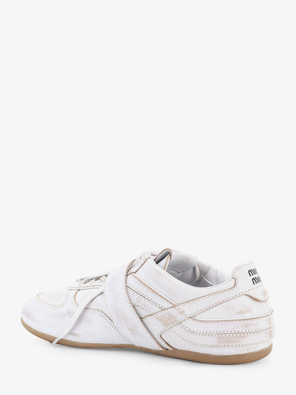Sneakers in pelle effetto used con dettaglio fibbia in metallo thumbnail