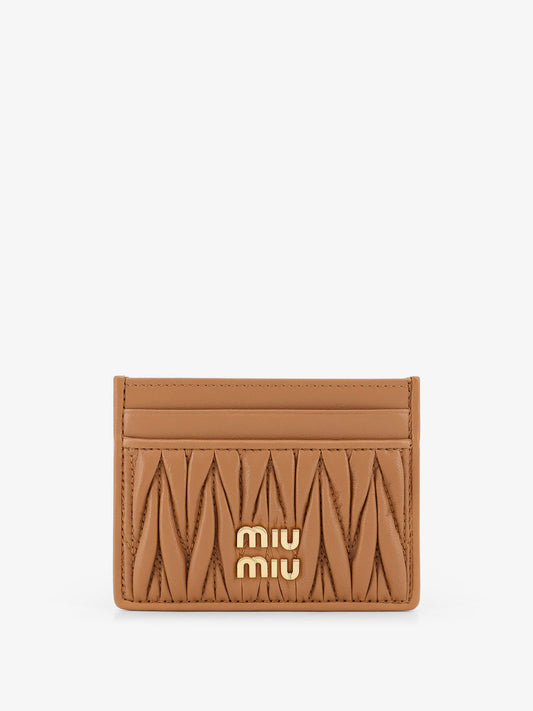 Quilted leather card holder with metal lettering logo