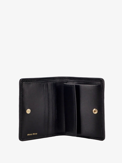 Quilted leather wallet thumbnail