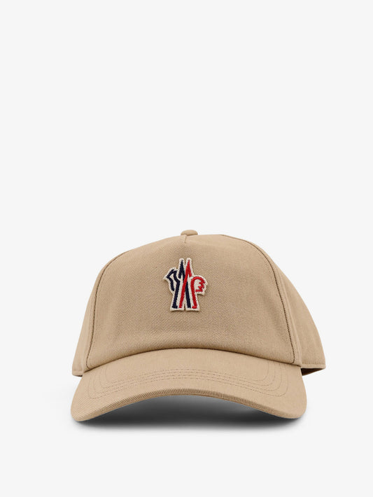 Cotton hat with logo patch on the front