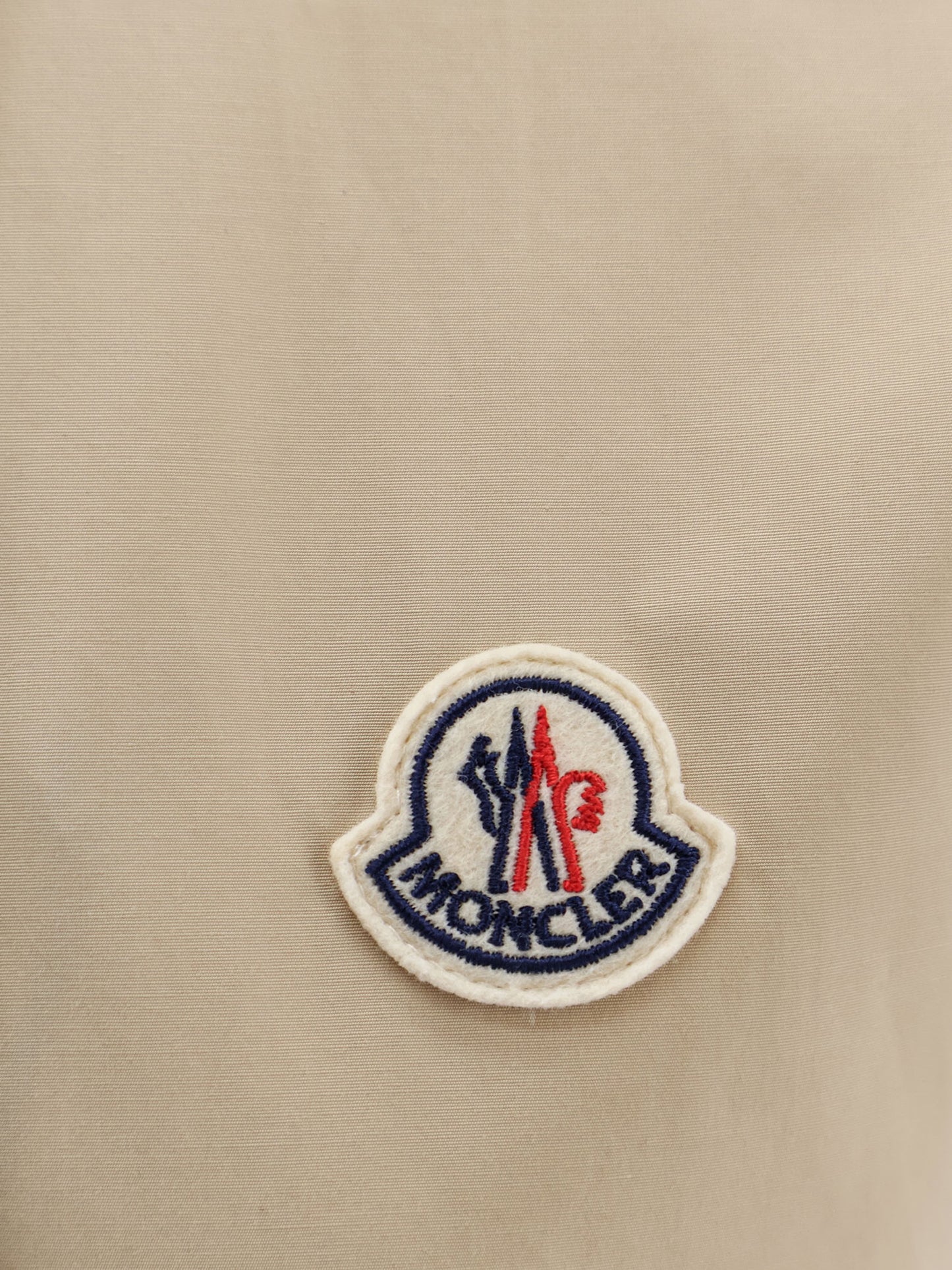 Sarracenia jacket with contrasting profiles