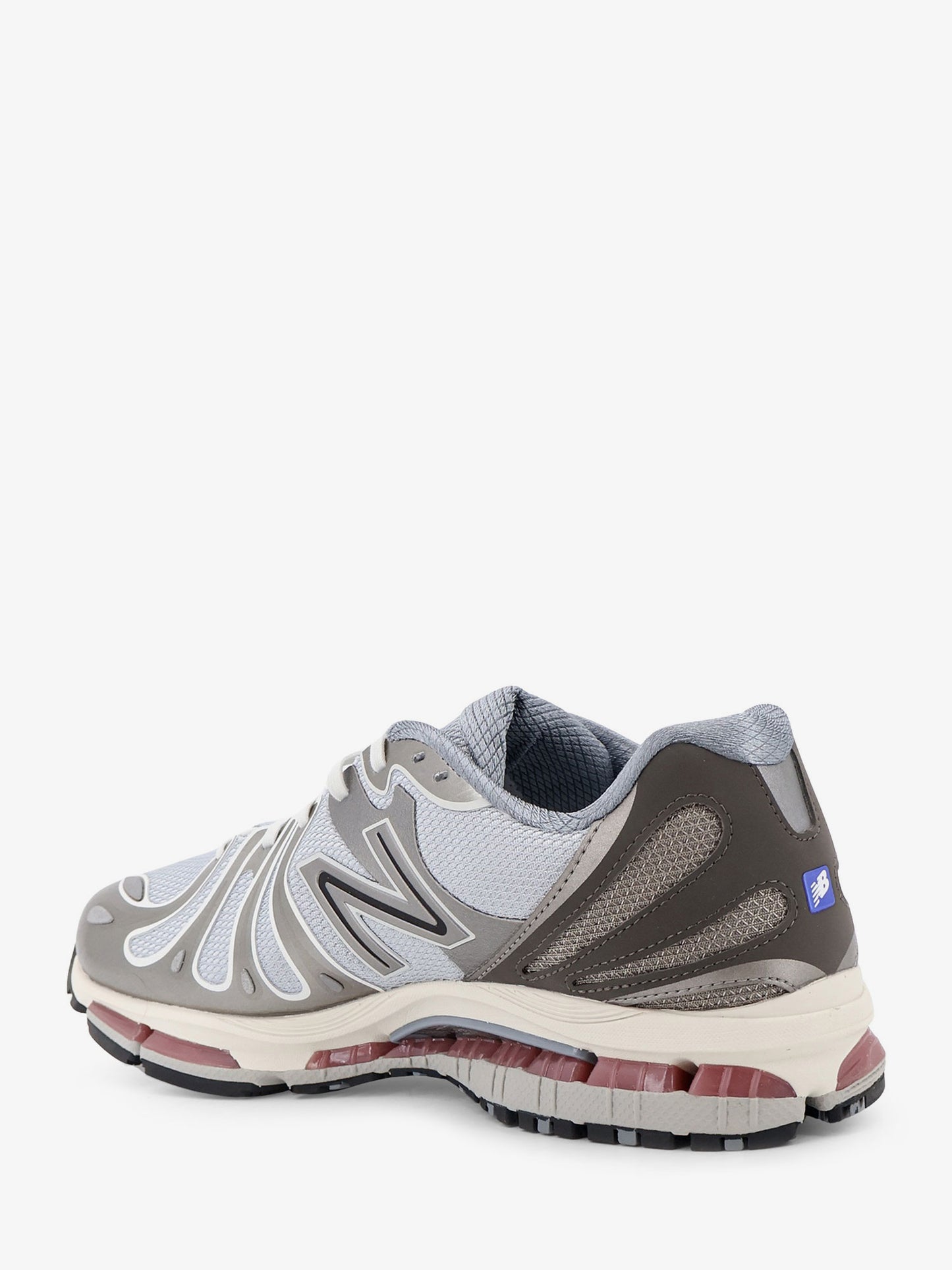 U18907 mesh sneakers with logo on the side