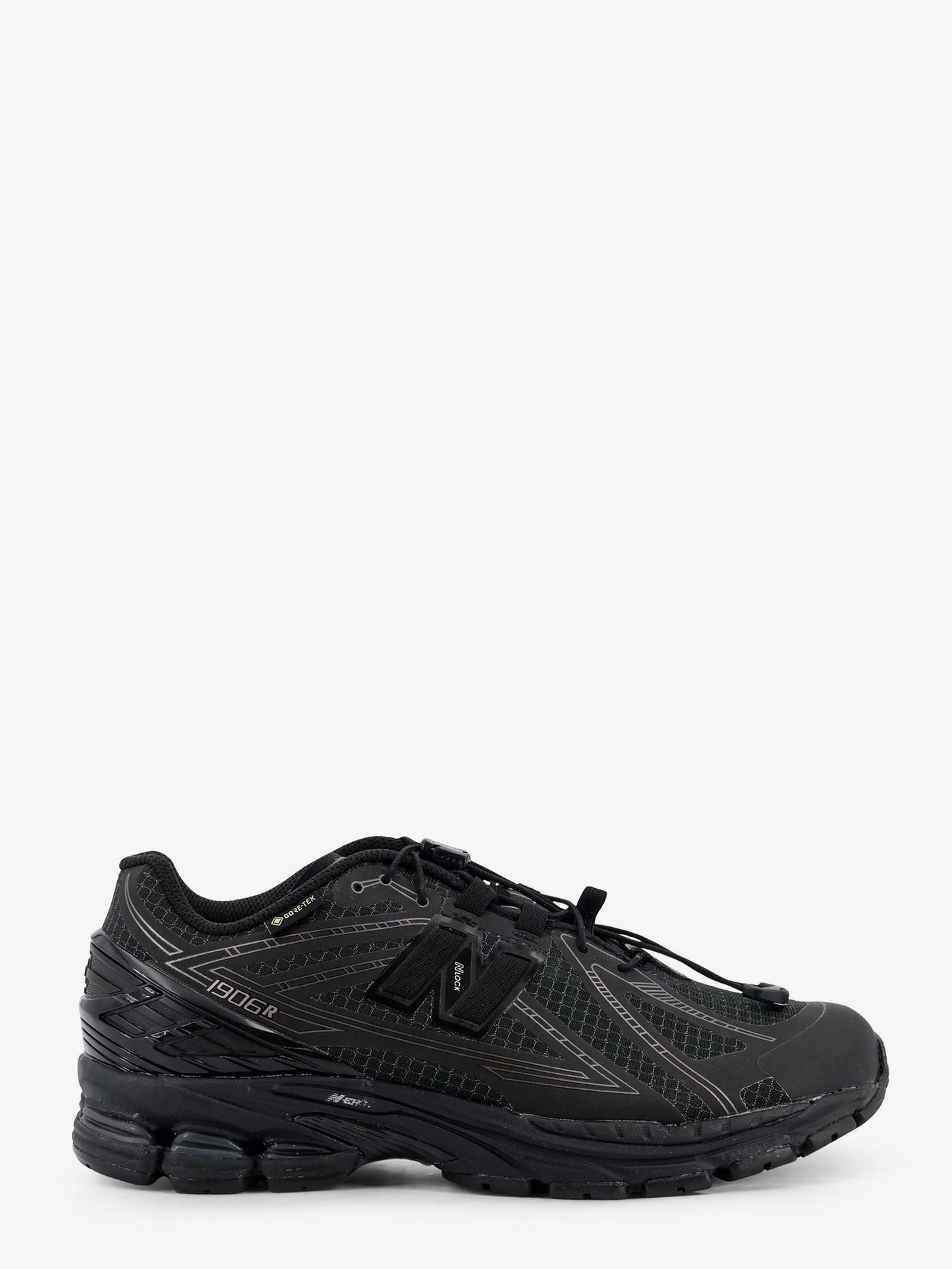 U190631 Gore-tex sneakers with side logo