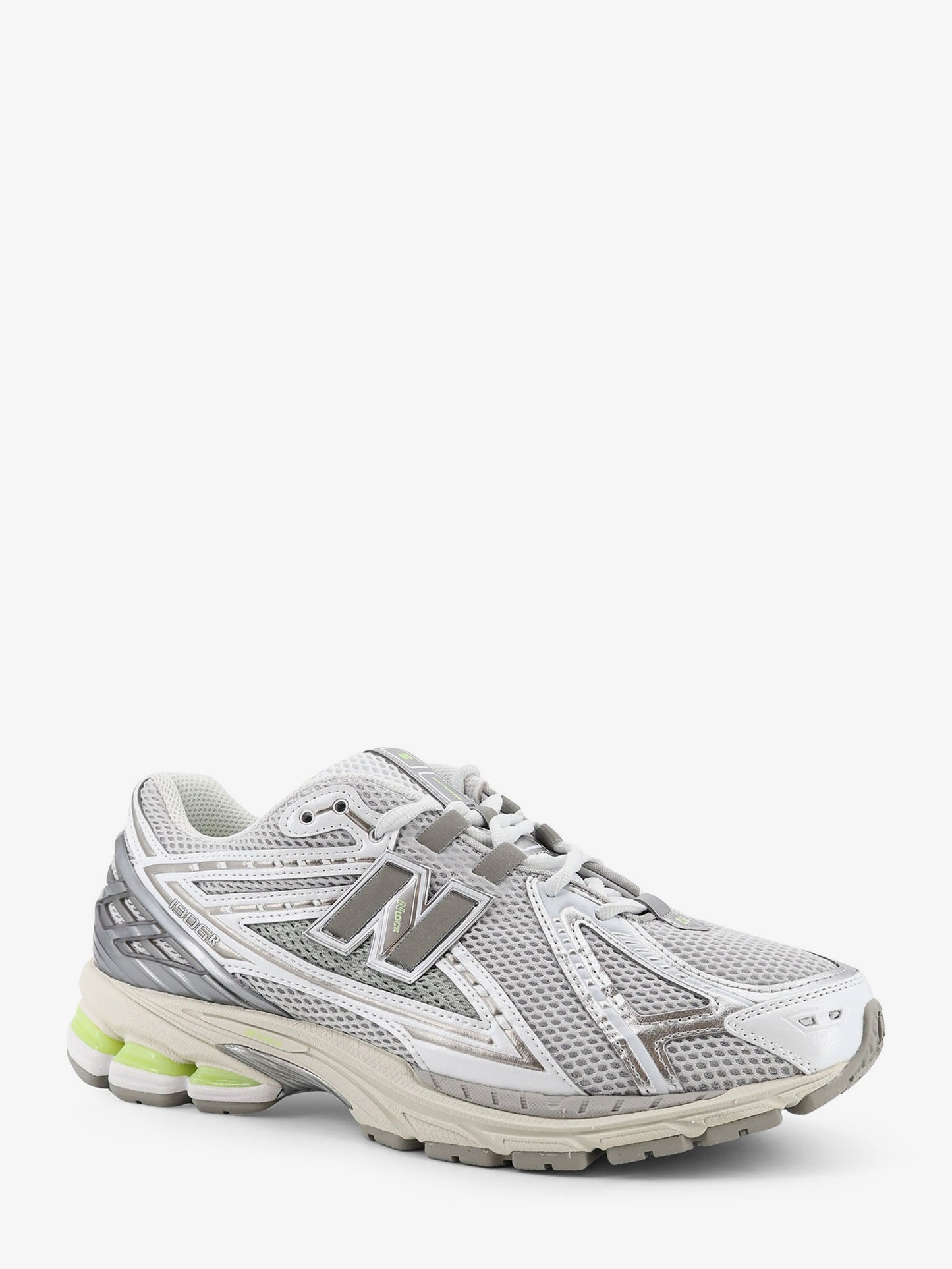 U19063 mesh sneakers with logo on the side