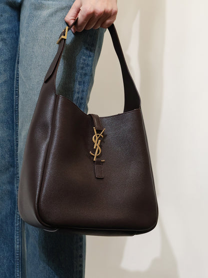 Le 5 à 7 leather shoulder bag thumbnail