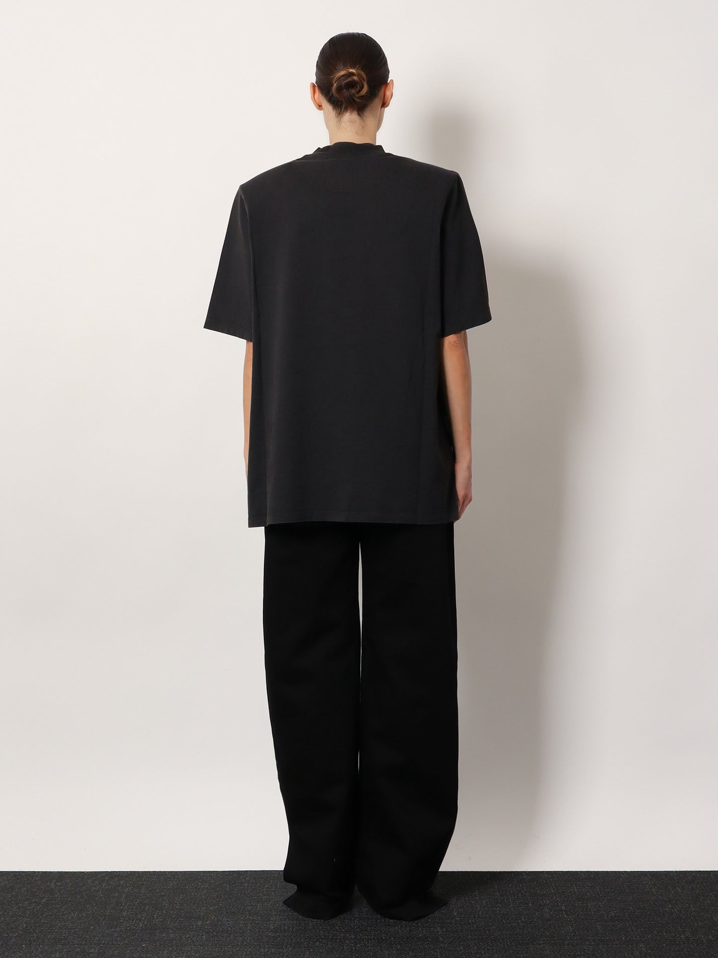 Cotton t-shirt with embroidered logo on the front