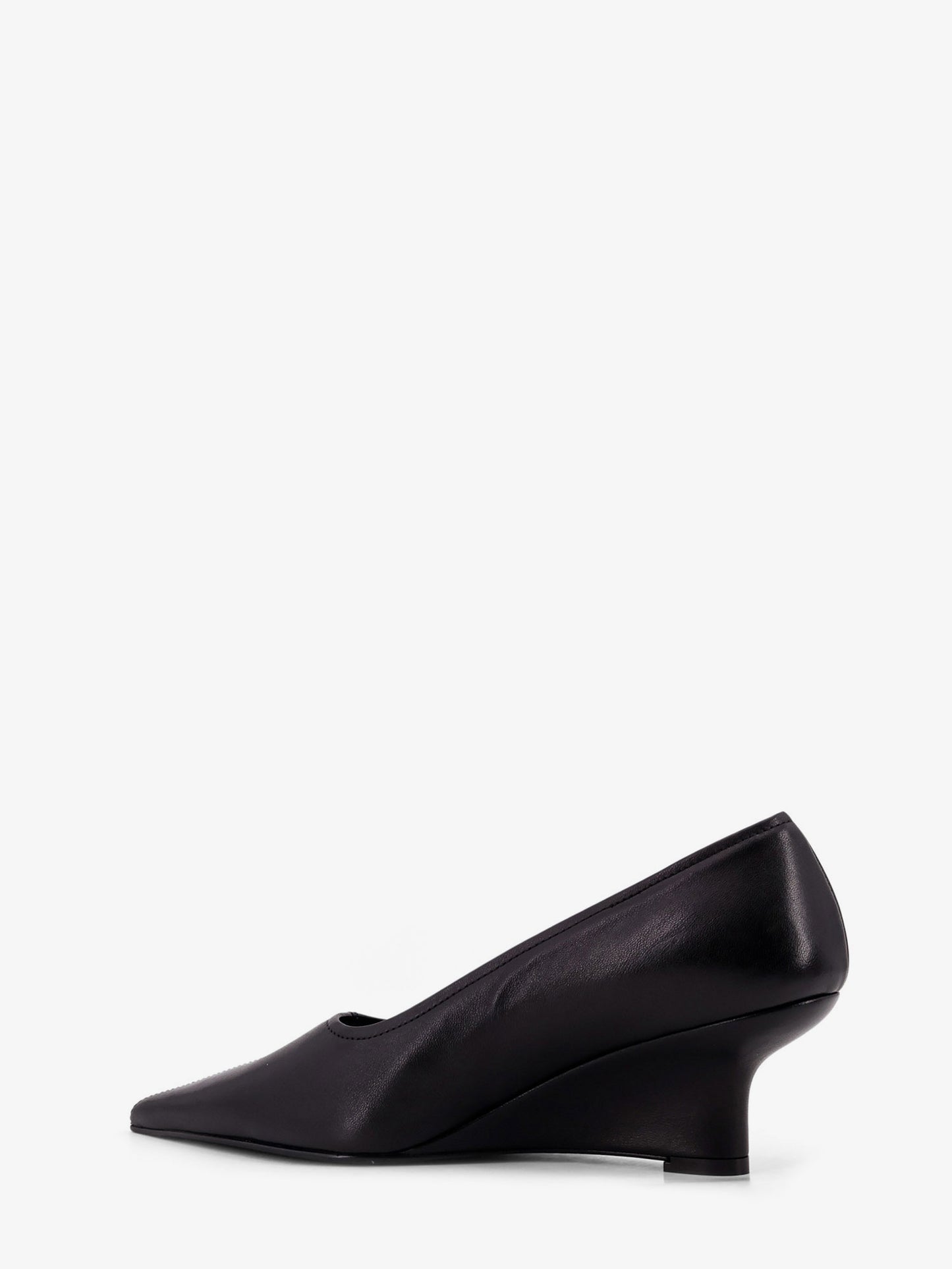 Sharp Wedge leather pumps