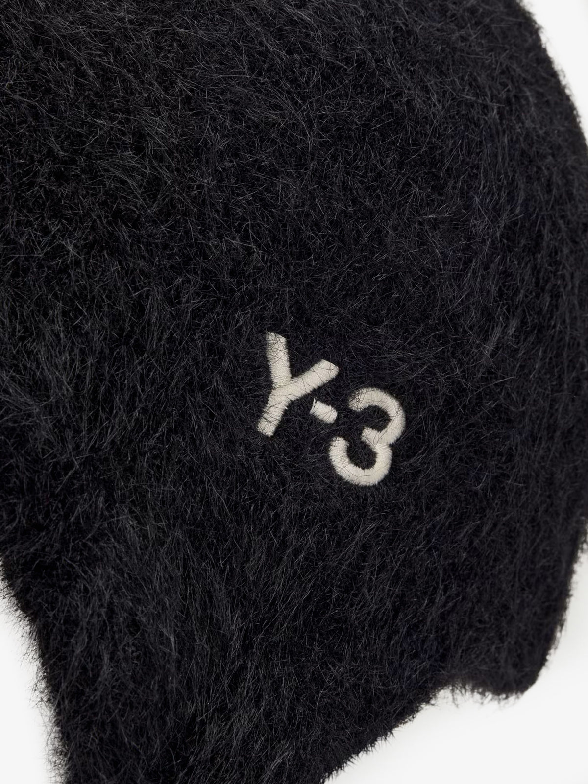 Cappello con paraorecchie e cordini