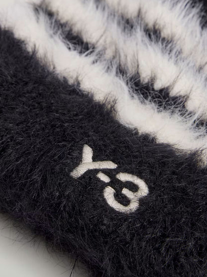 Cappello in maglia con ricamo logo thumbnail
