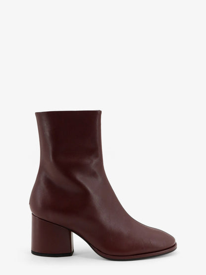 Leather ankle boots thumbnail