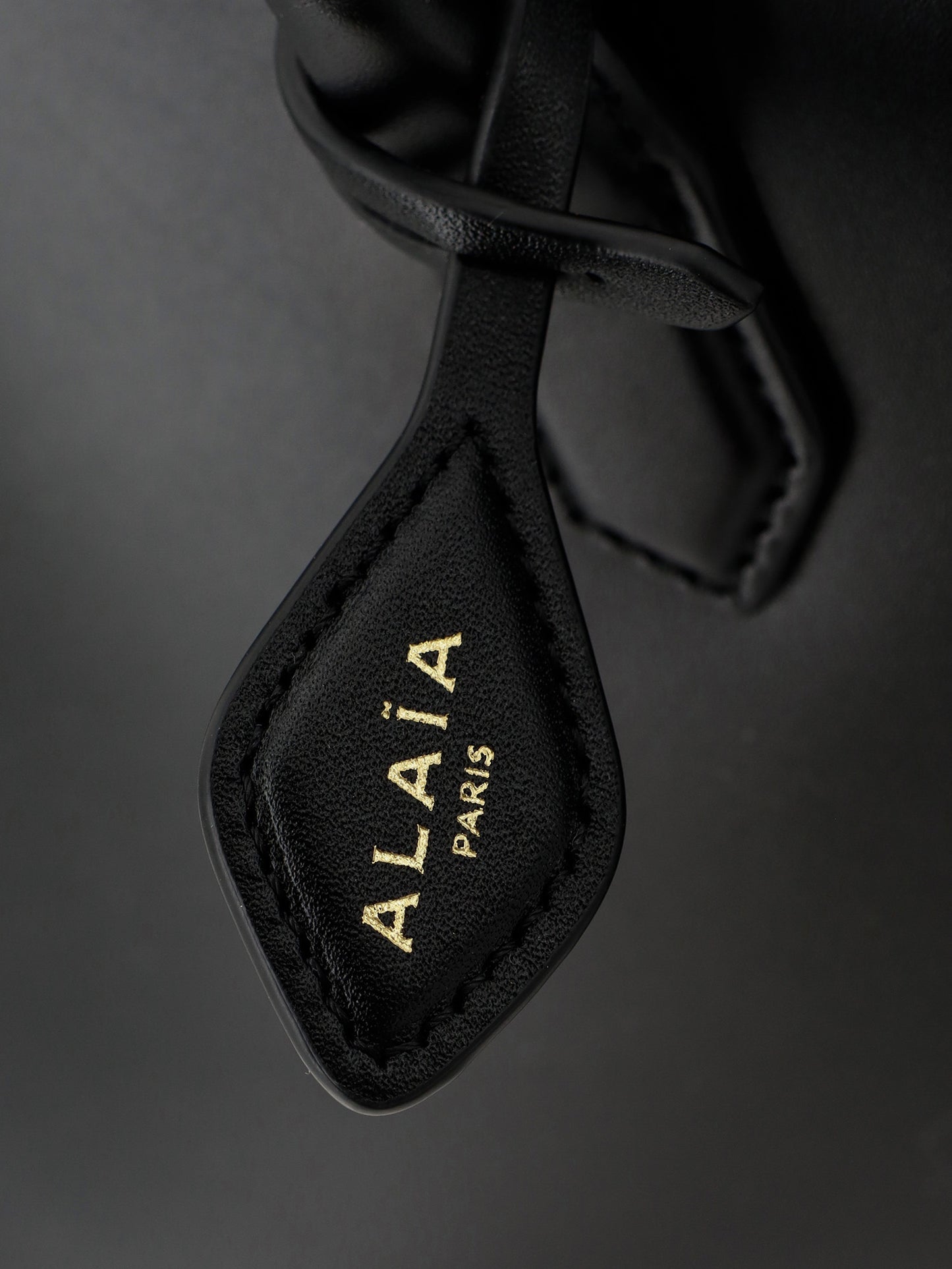 Borsa a mano Delta Medium in pelle