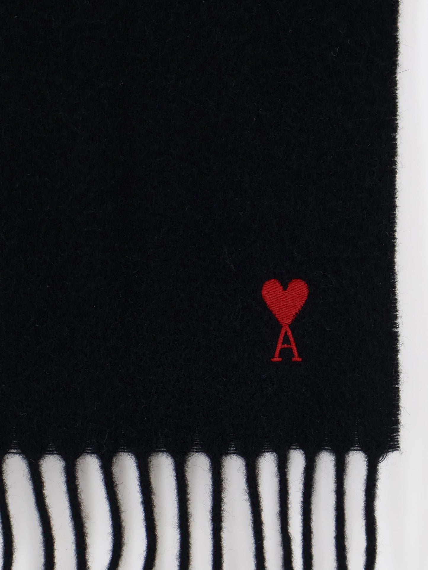Wool scarf with Ami de Cœur embroidery