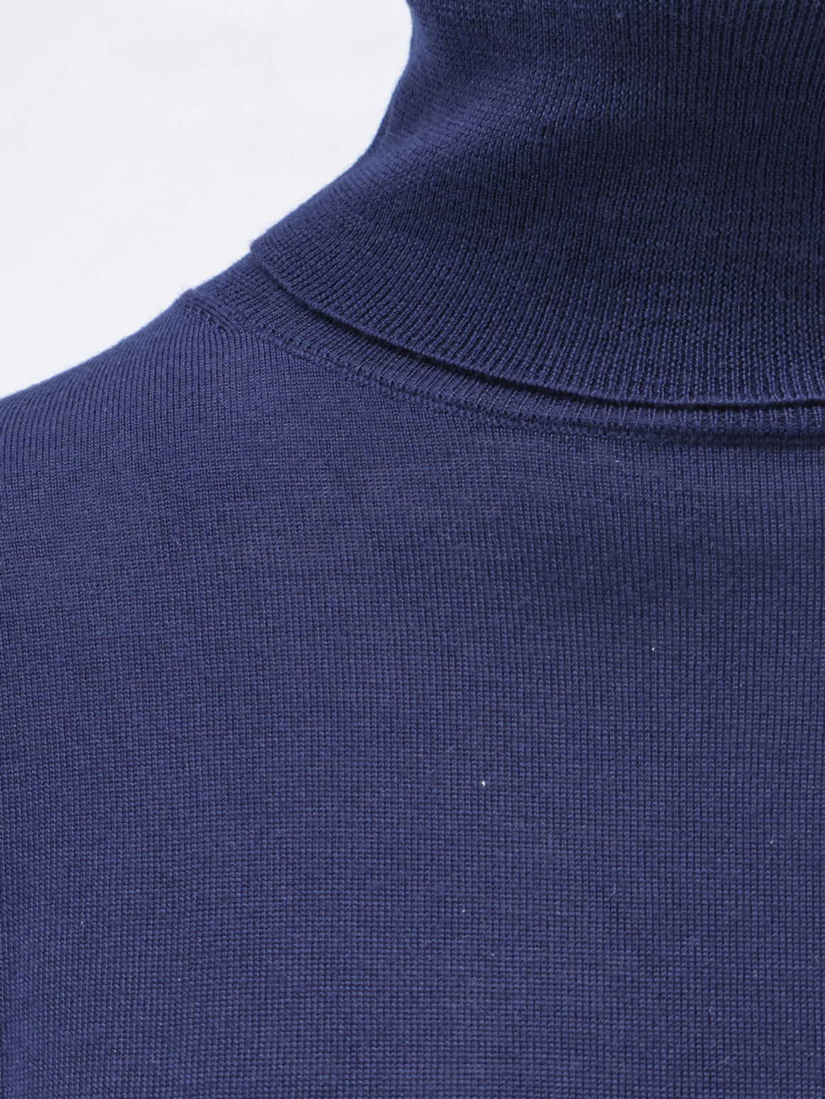 Maglia dolcevita in lana vergine
