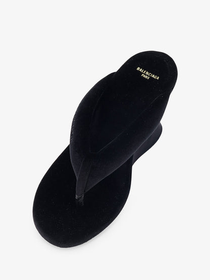 Gaeta velvet sandals thumbnail