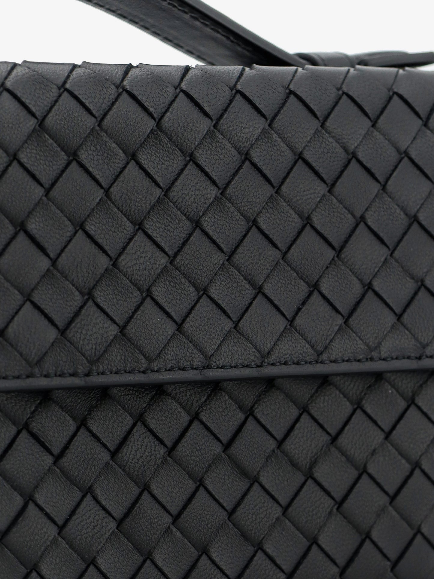 Leather wallet with Intrecciato pattern