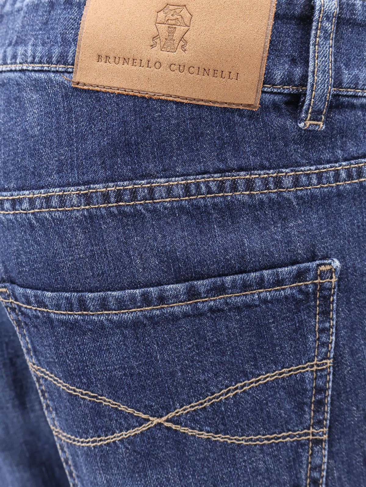 Traditional Fit light denim jeans