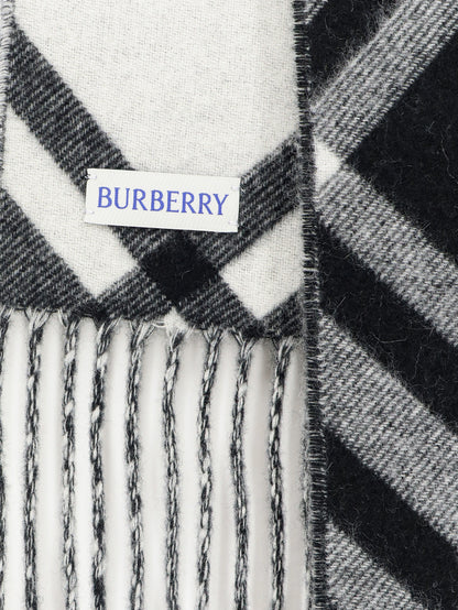 Cashmere scarf with check pattern thumbnail