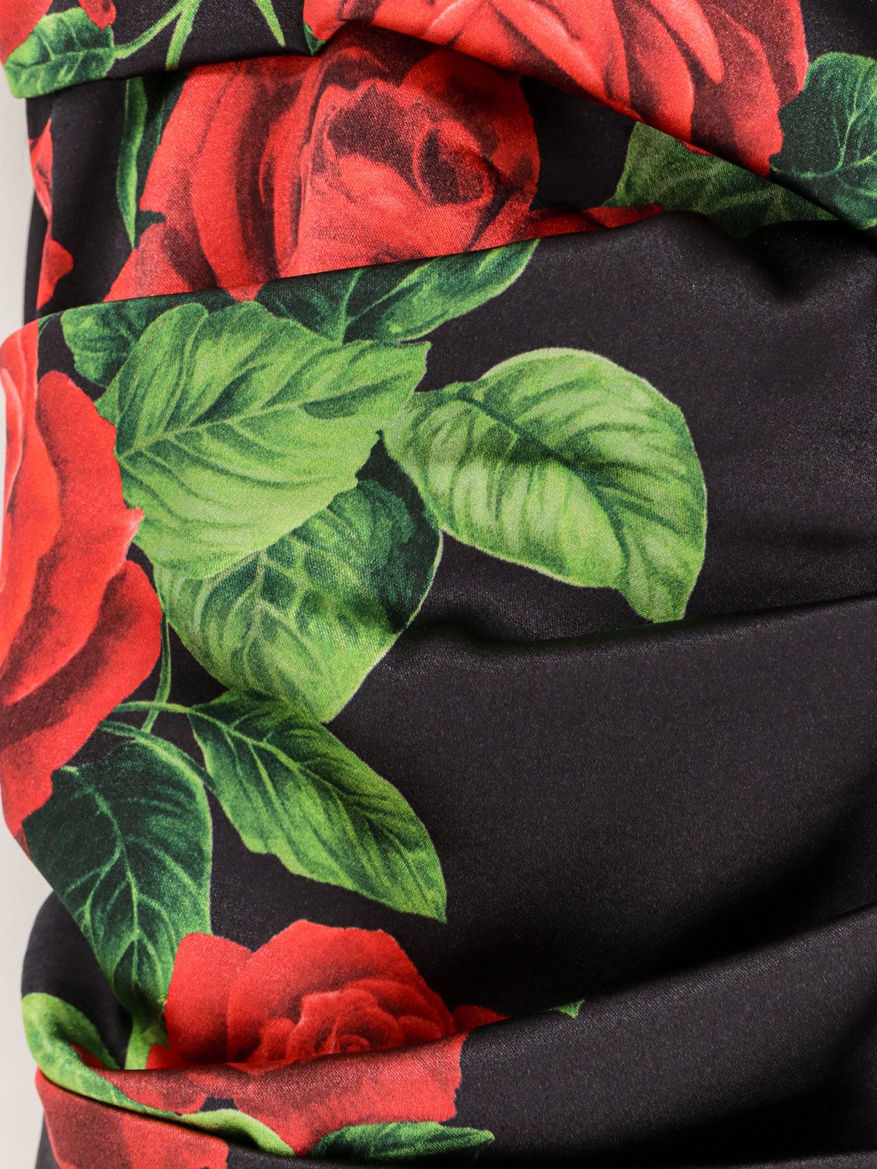 Short satin dress with rose print