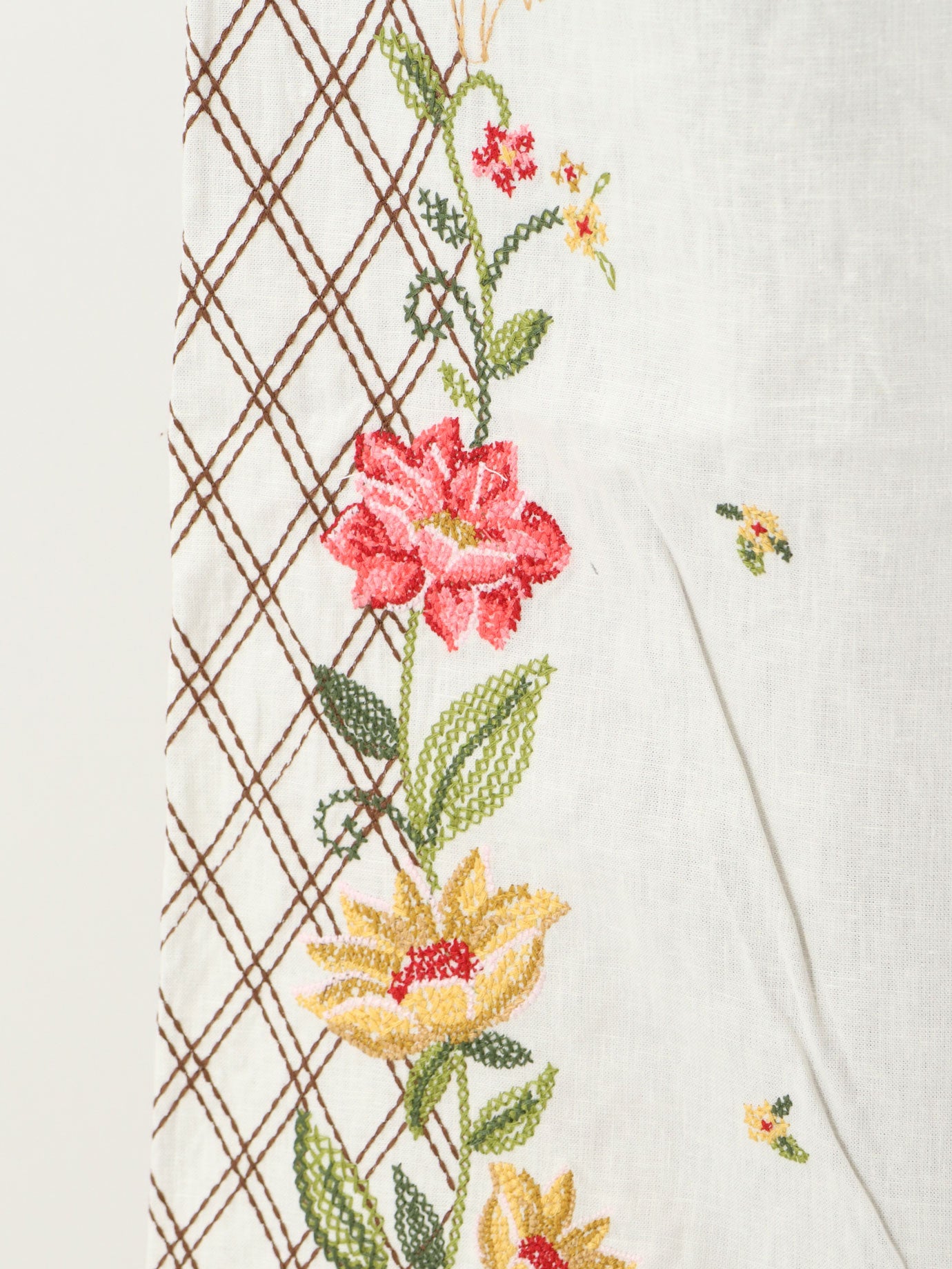 Linen and viscose trousers with embroidery
