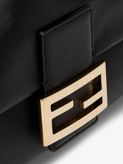 Baguette Soft Medium leather shoulder bag thumbnail