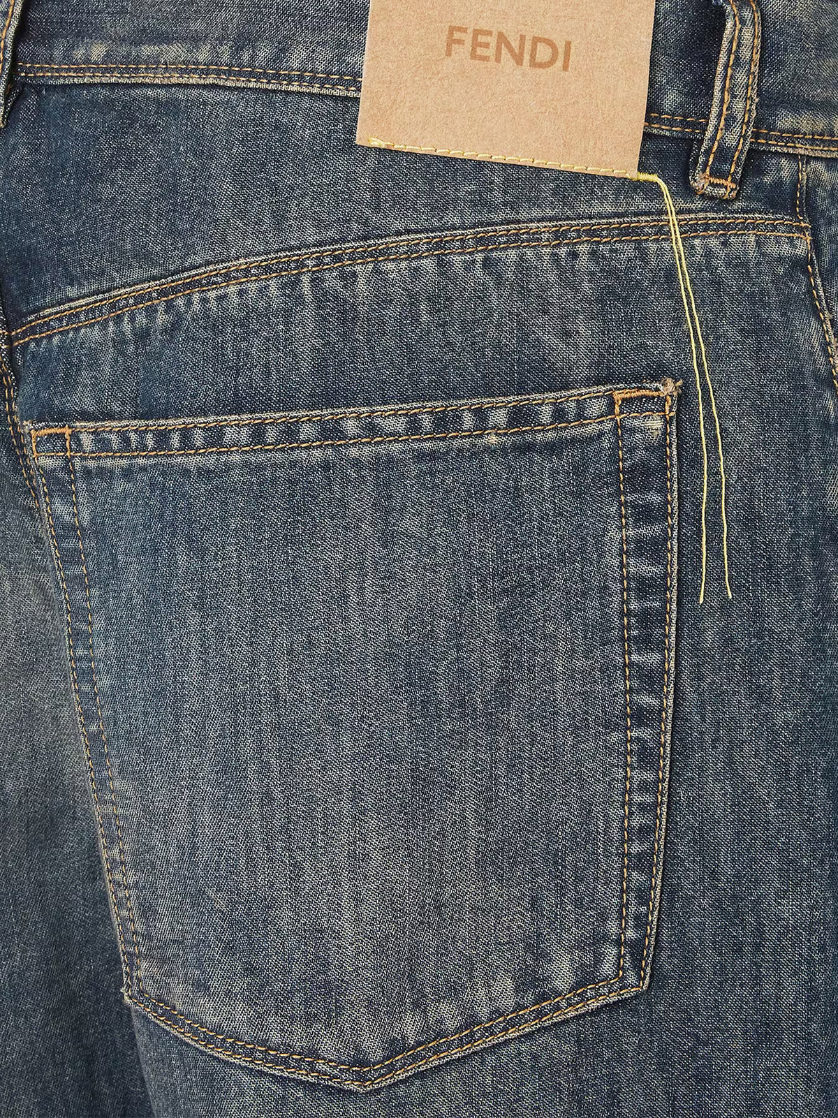 Jeans in denim