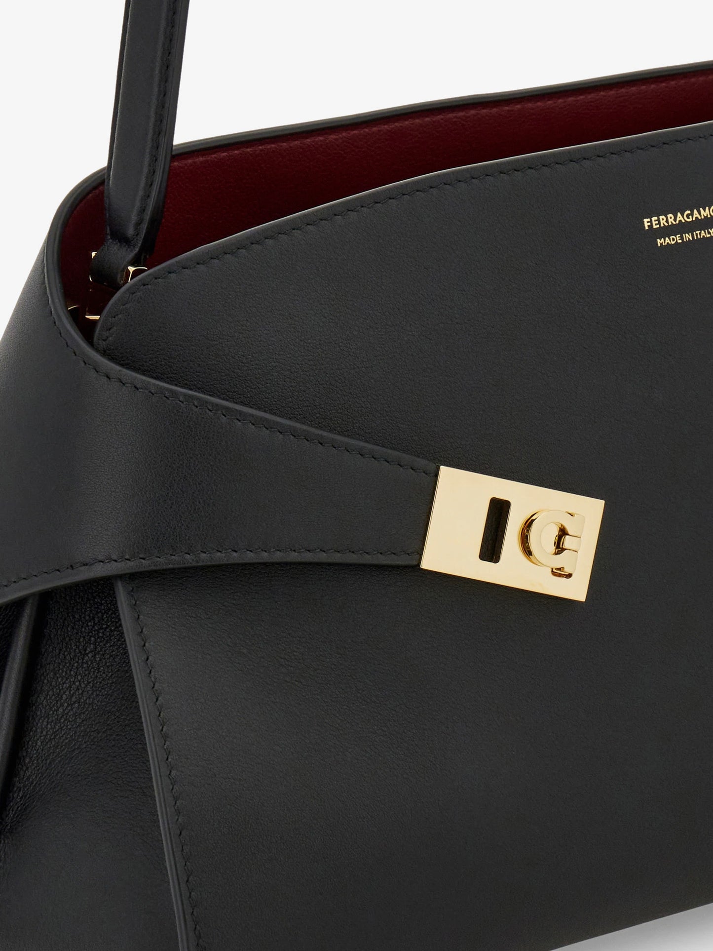 Borsa a spalla Hug Soft M in pelle