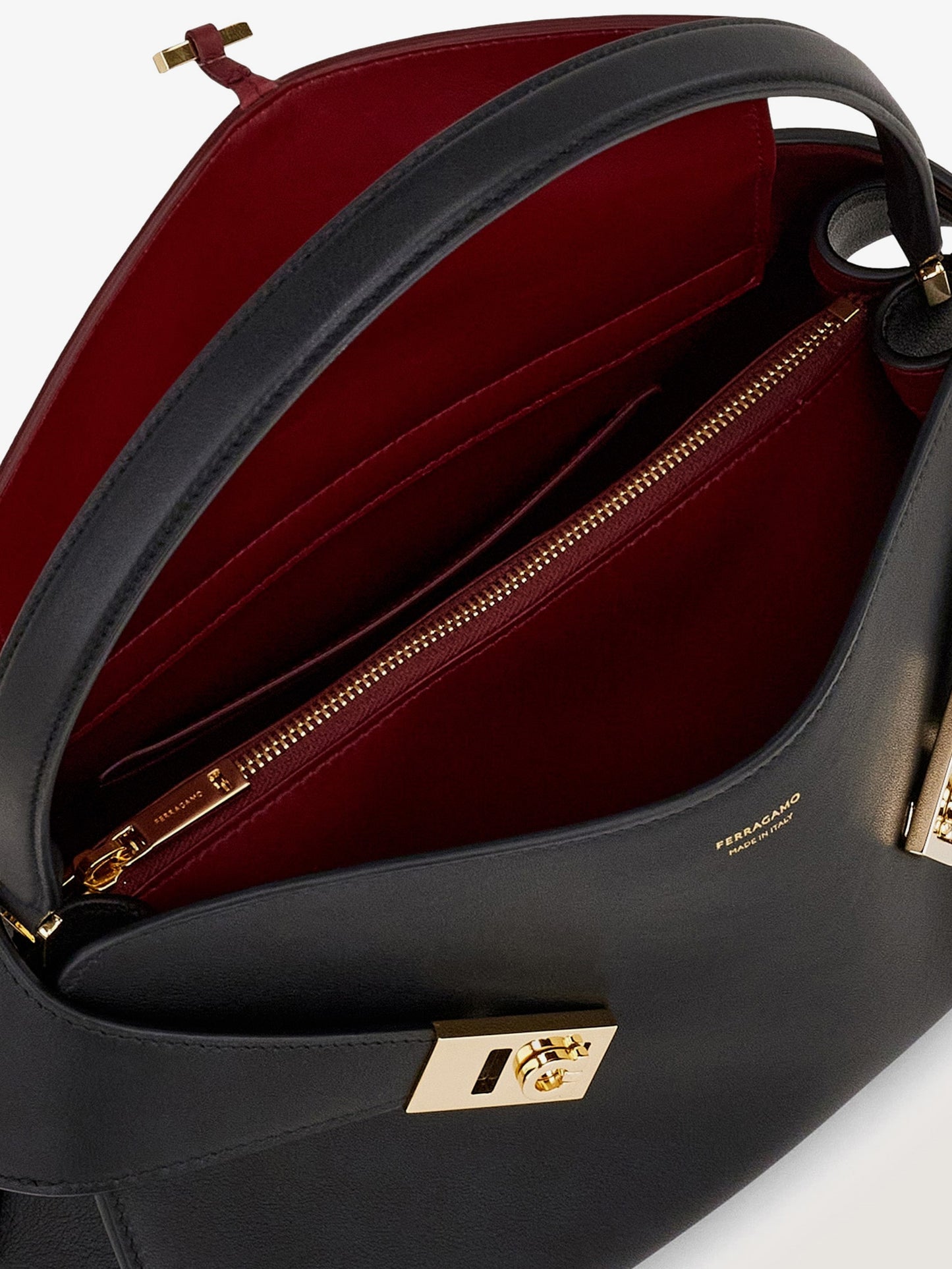 Borsa a spalla Hug Soft M in pelle