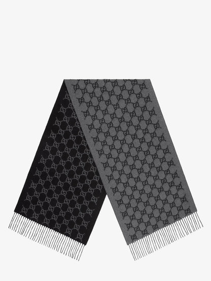 Sciarpa realizzata in jacquard di cashmere GG e impreziosita da finiture con frange. thumbnail