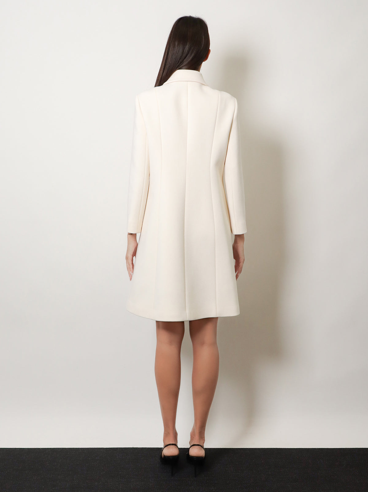 White wool crêpe coat