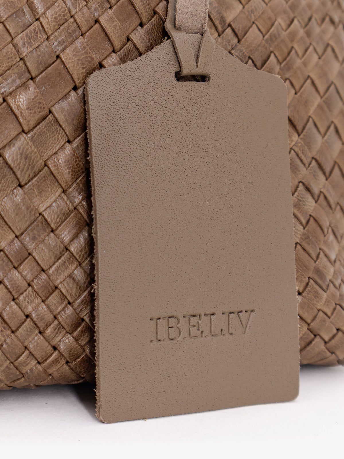 Bazika vegetable-tanned leather shouder bag with a woven