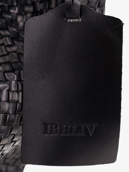 Clip vegetable leather shoulder bag with woven pattern thumbnail