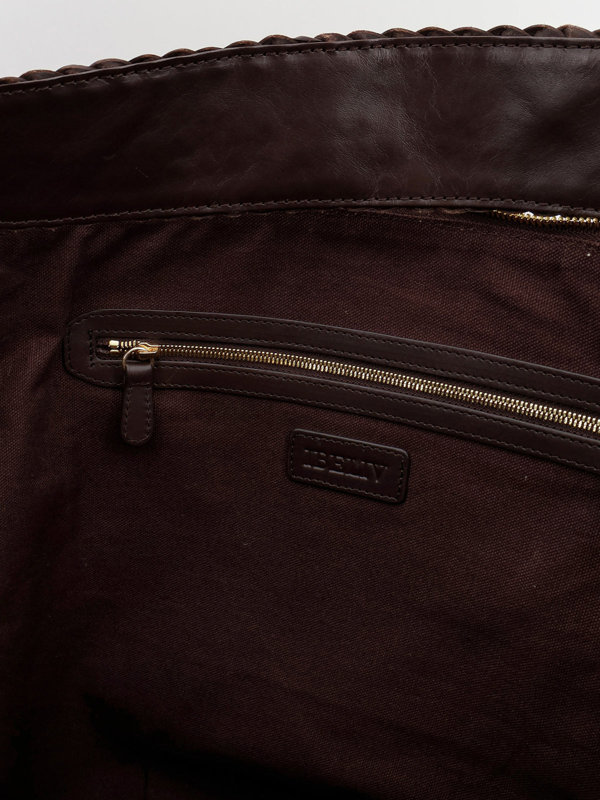 Clip vegetable-tanned leather shoulder bag with a woven pattern