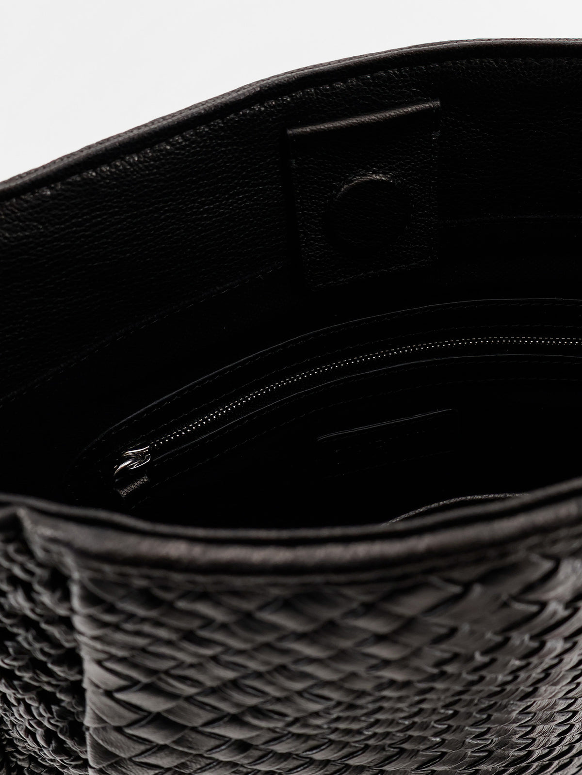 Lamia vegetable leather shoulder bag with woven pattern