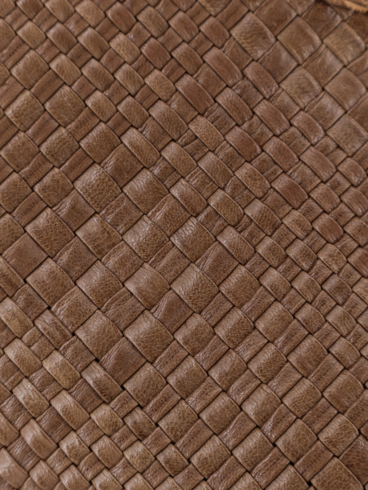 Pure Medium vegetable tanned leather handbag with woven pattern