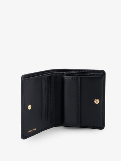 Quilted leather wallet thumbnail