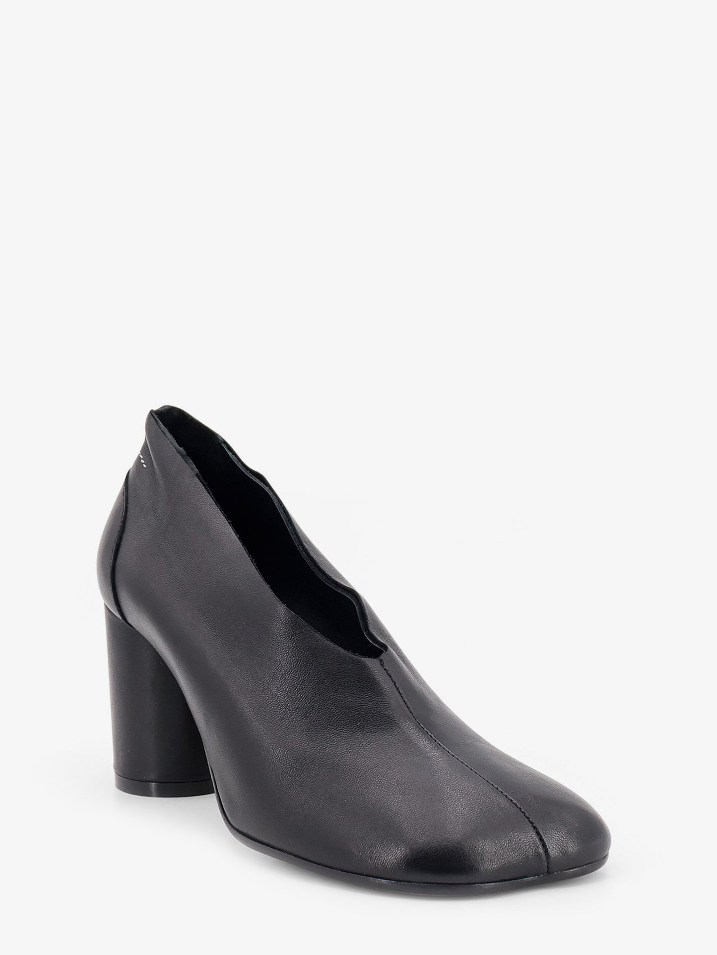 Leather pumps with iconic Atomic toe