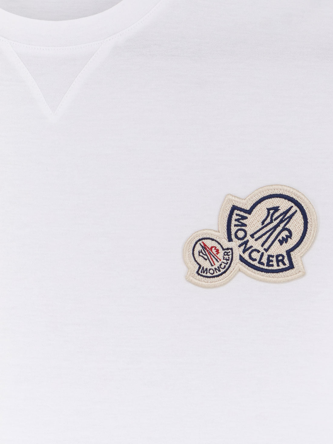 T-shirt in cotone con patch logo