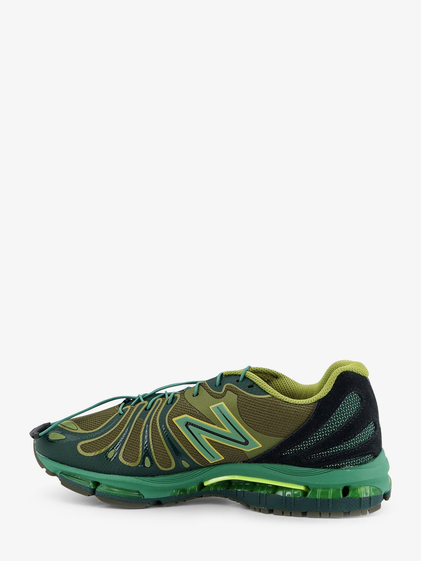 U18907 mesh sneakers with iconic side logo