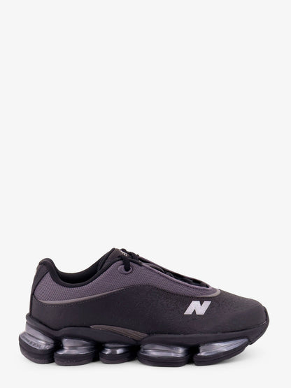 Mesh sneakers with contrasting logo thumbnail