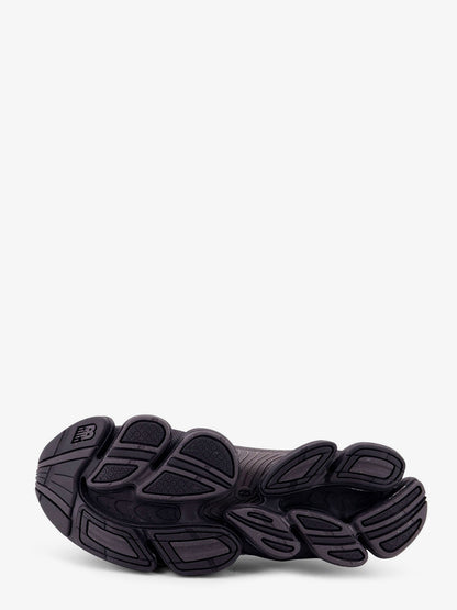 Mesh sneakers with contrasting logo thumbnail
