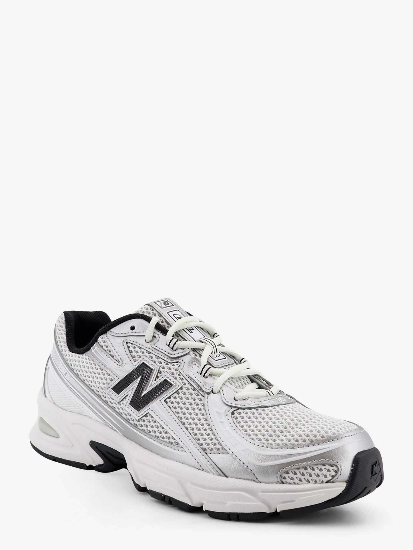 Sneakers 740 in mesh con iconico logo laterale in contrasto