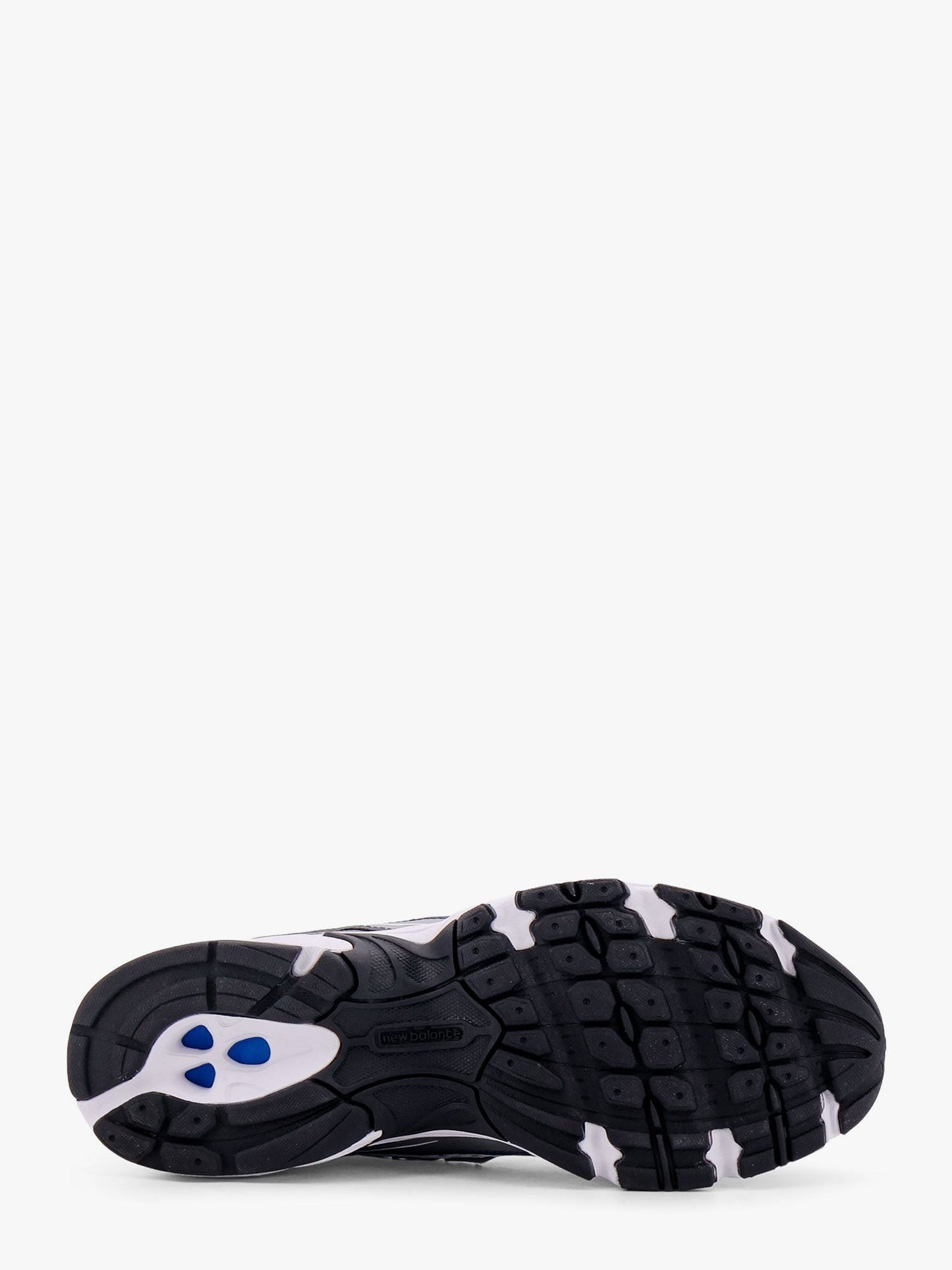 Sneakers 740 in mesh con iconico logo laterale in contrasto