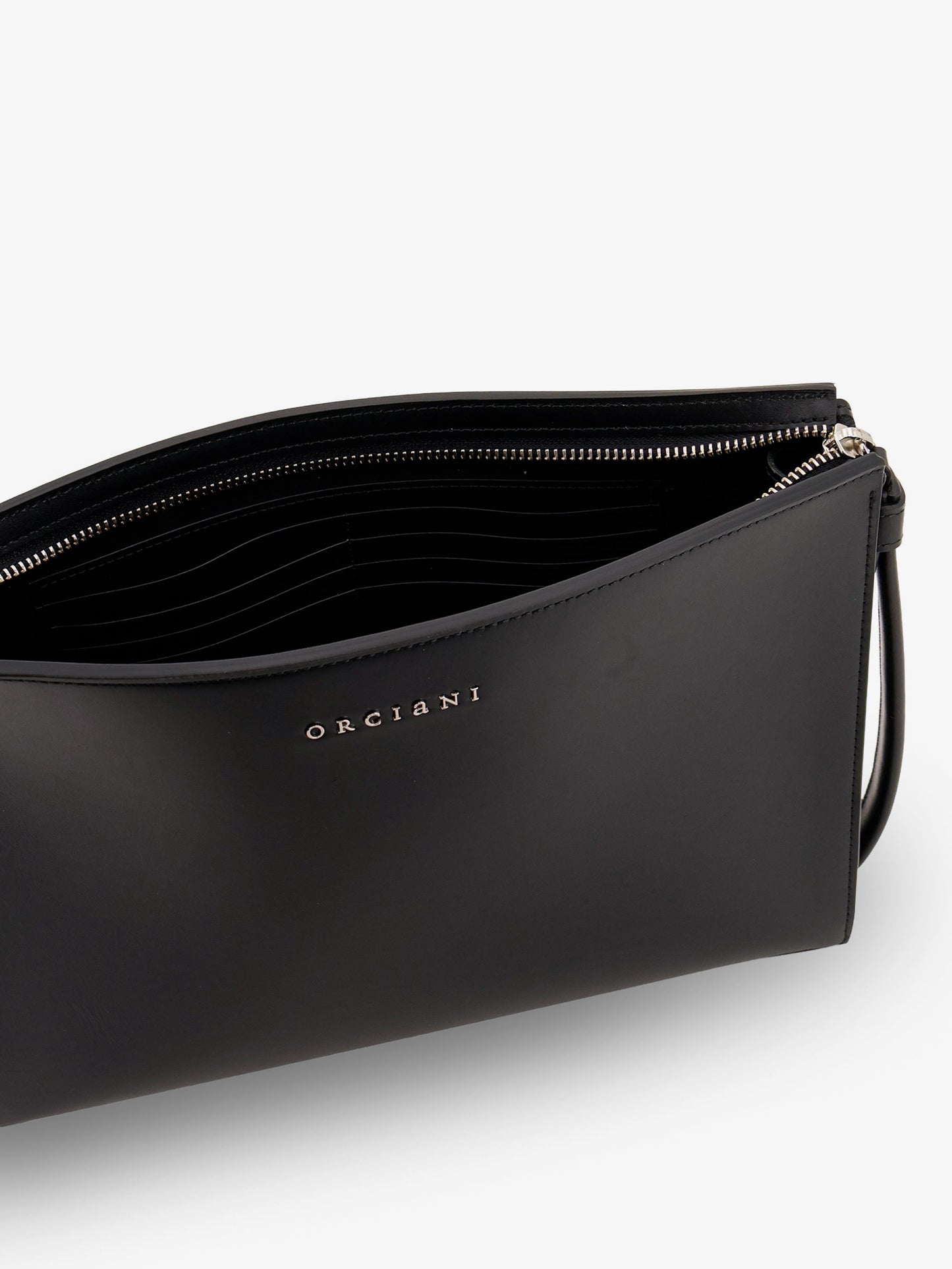 Pochette in pelle con logo lettering in metallo