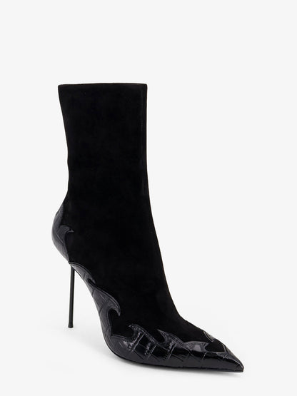 Queen of Hearts ankle boots with cut-out embroidery and heart inlays thumbnail