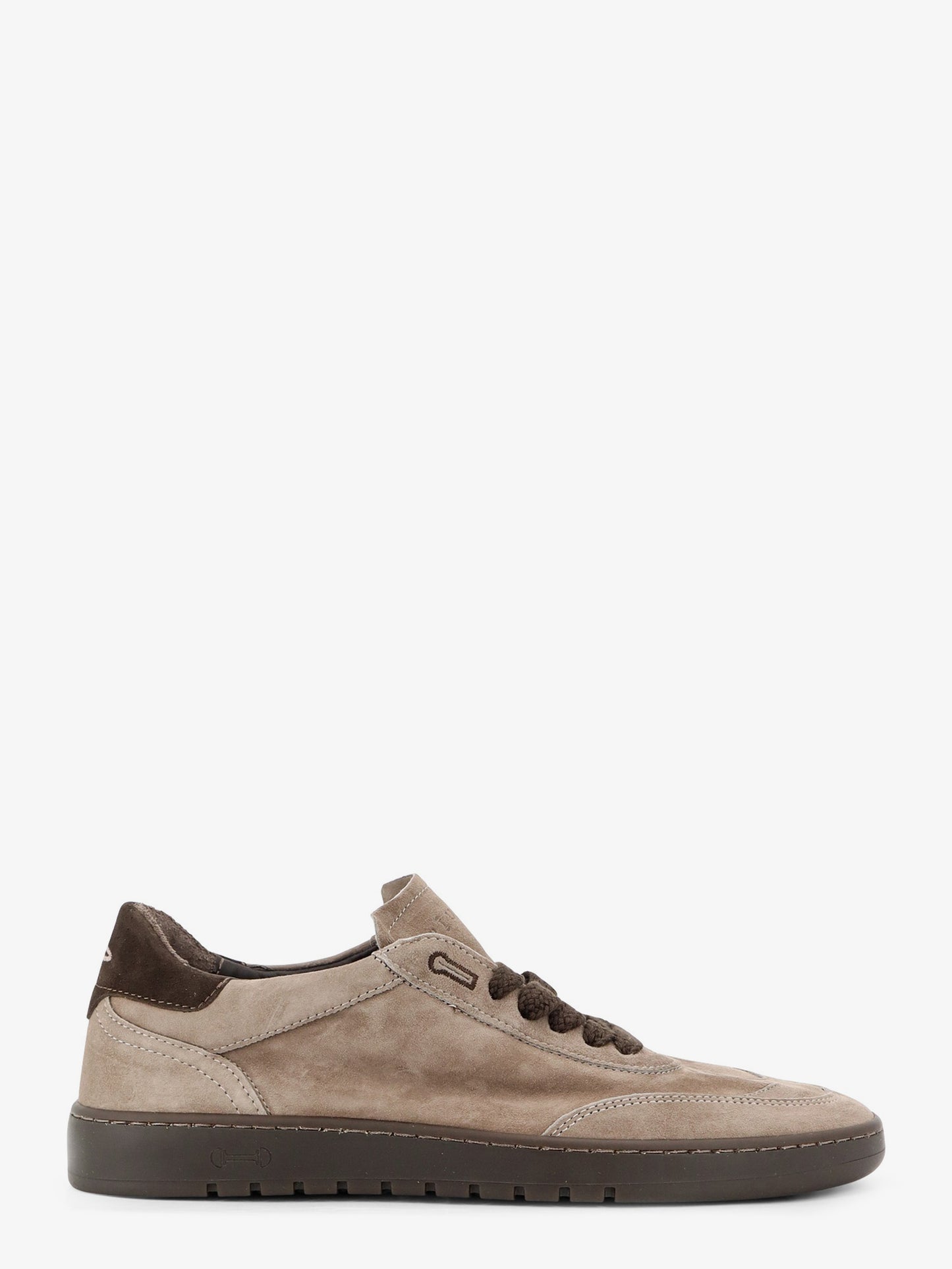 Sneakers in suede