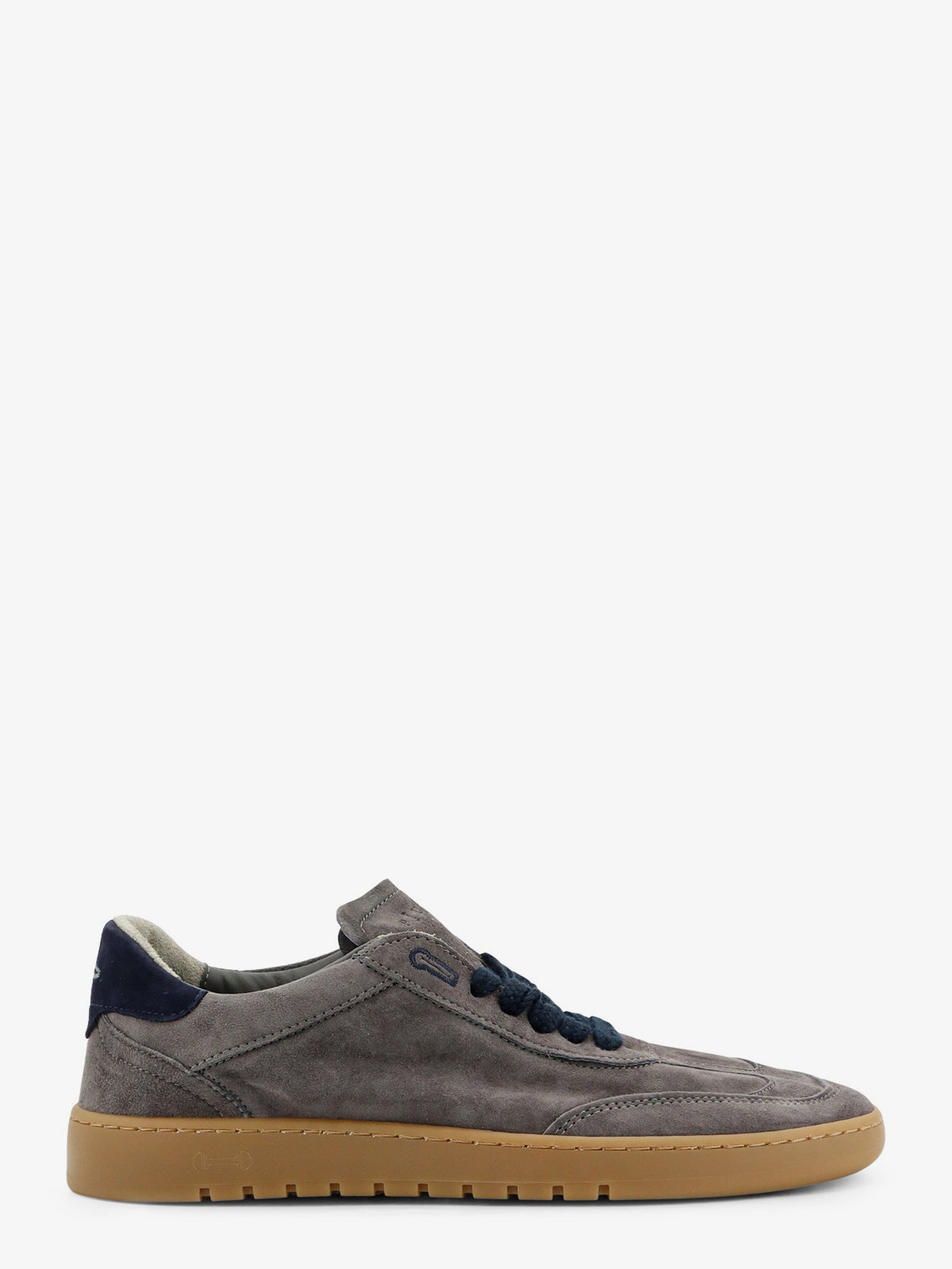 Sneakers in suede